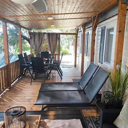 Mobile Borna, مكان تخييم